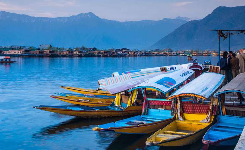 Shikara Ride on Dal Lake – Srinagar
